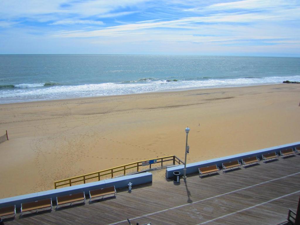 Beach Plaza Hotel Ocean City Room photo